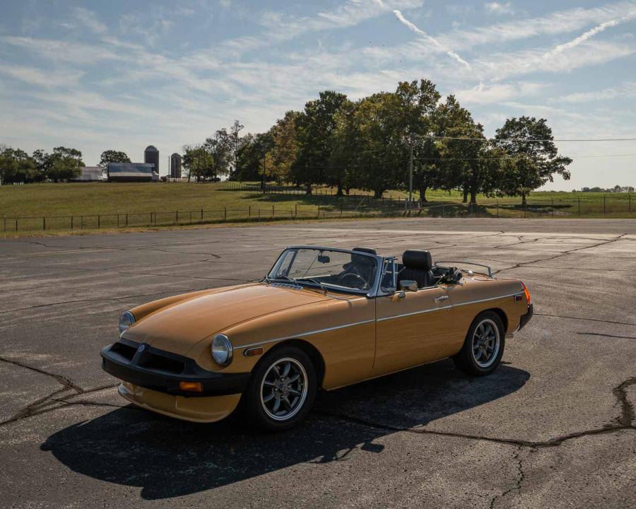  MGB Roadster 5-Speed 1977 года  (фото 2 из 72)